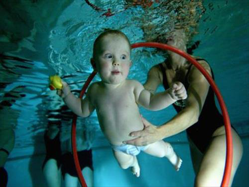 baby-swimming